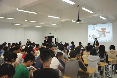 10月12日数学学院举行演讲比赛 压缩图 摄影:赵永顺 照片2_副本.jpg